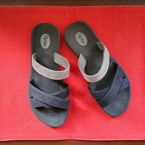 Floopi Sandals